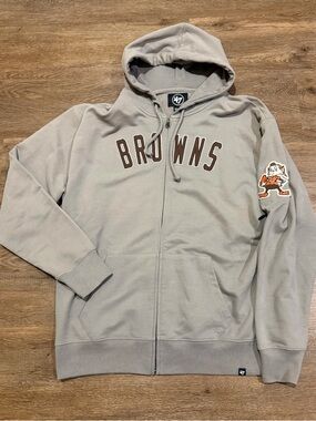 '47 Cleveland Browns Hooded Zip Sweatshirt in Light Gray with Brown Accents